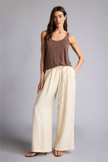 Базовая однотонная майка Regular Fit с круглым вырезом