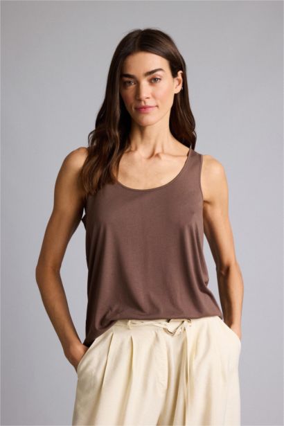 Базовая однотонная майка Regular Fit с круглым вырезом