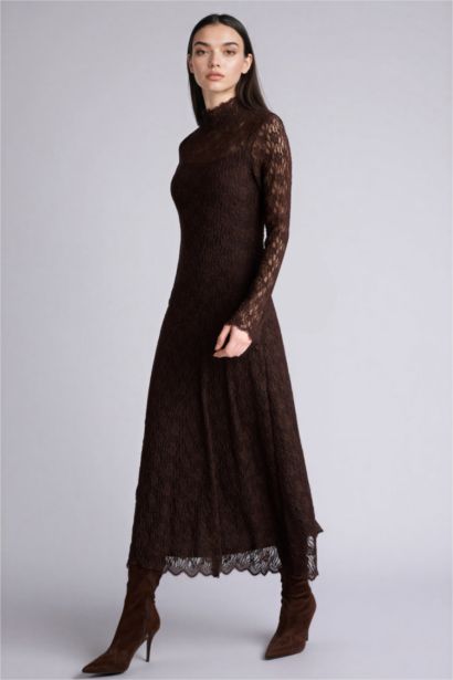 A Cut Crew Neck Lace Midi Dress