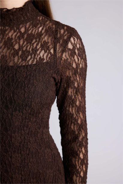 A Cut Crew Neck Lace Midi Dress