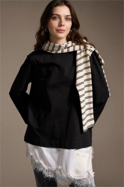 بلوزة طويلة مفصل بالدانتيل قصة عادية