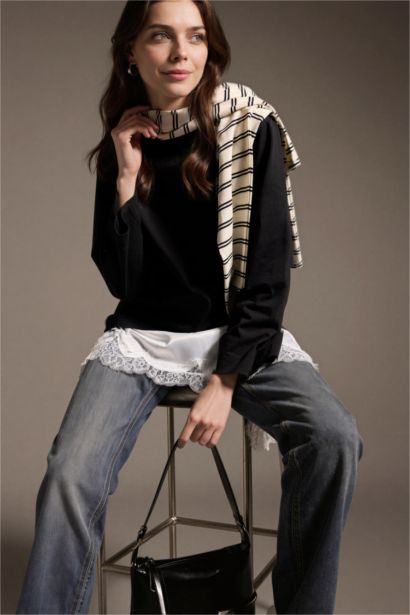 بلوزة طويلة مفصل بالدانتيل قصة عادية