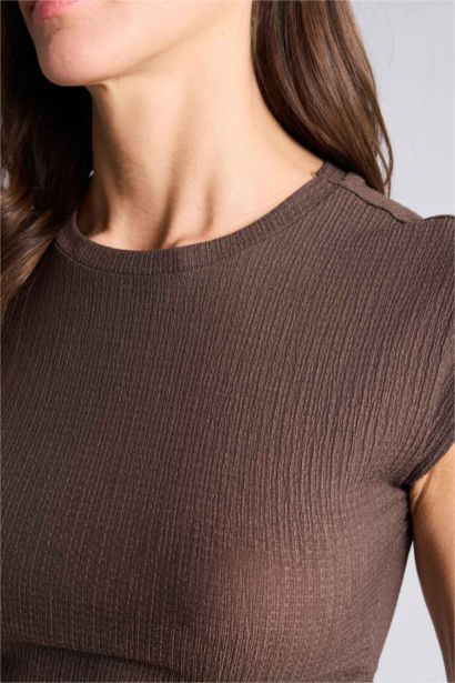 Футболка Slim Fit из ткани букле с круглым вырезом и коротким рукавом