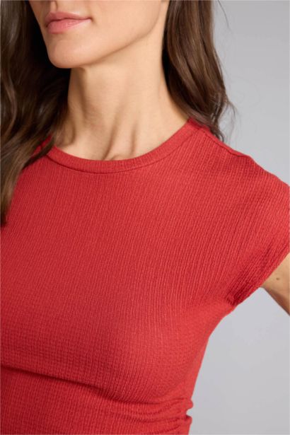 Футболка Slim Fit из ткани букле с круглым вырезом и коротким рукавом