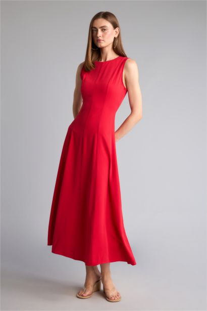 Robe mi-longue en sergé à col rond sans manches