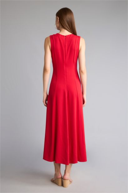 Robe mi-longue en sergé à col rond sans manches