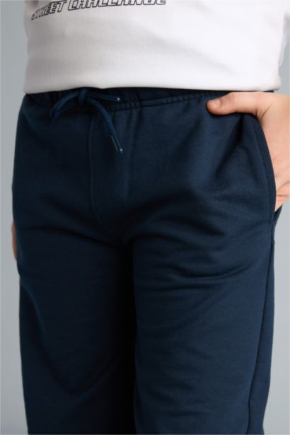 بنطلون اولادي قماش خفيف قصة عادية