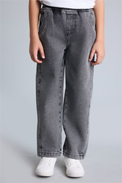 بنطرون جينز برجل عادي