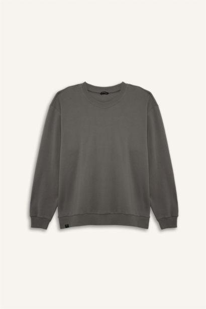 Boxy Fit Long Sleeve Sweatshirt