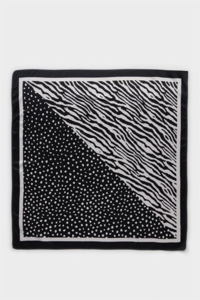 Woman Animal Print Foulard