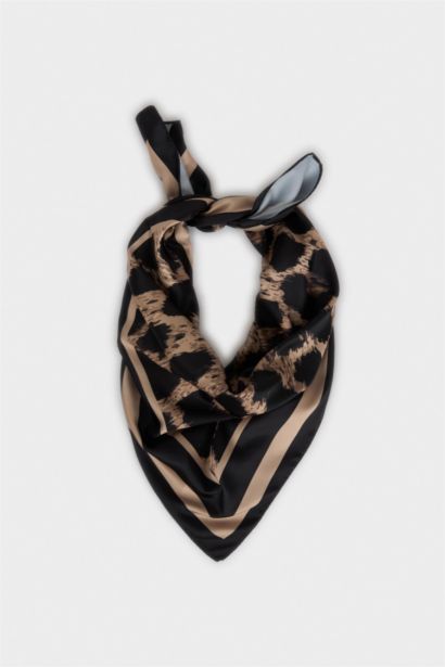Woman Animal Print Foulard