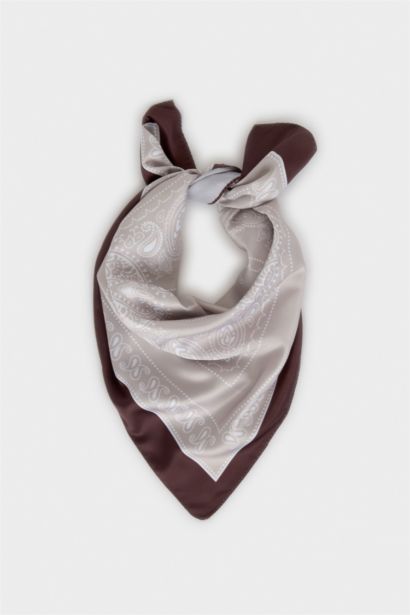 Woman Paisley Patterned Shawl