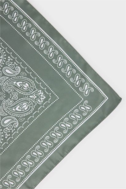 Woman Paisley Patterned Shawl