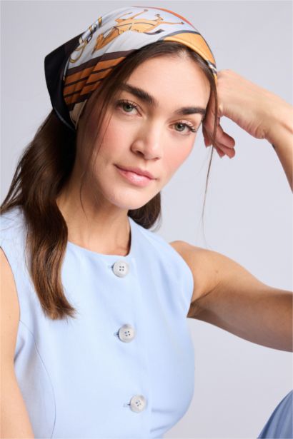 Woman Animal Print Foulard