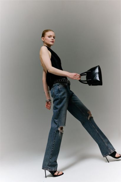 بنطلون جينز سليم فيت بتفاصيل ممزقة وخصر منخفض