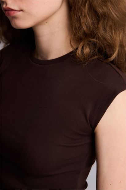 تيشيرت ريبانا مخصر سليم فيت