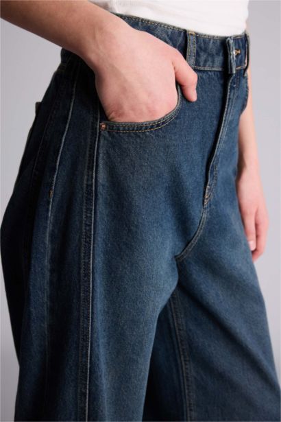 بنطلون جينز باريل فيت بحافة مطوية وخصر عالي