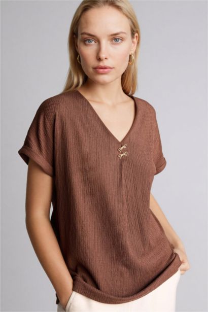 Regular Fıt V Yaka Bürümcük Kısa Kollu Tişört