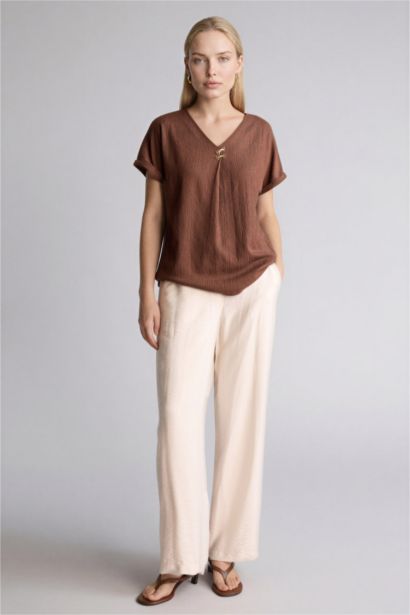 Regular Fıt V Yaka Bürümcük Kısa Kollu Tişört