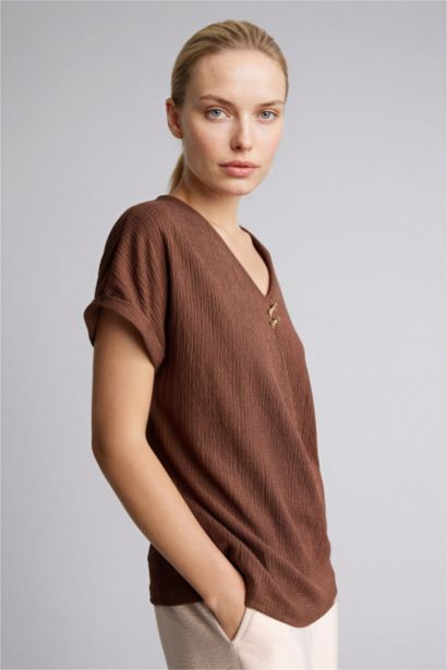 Regular Fıt V Yaka Bürümcük Kısa Kollu Tişört