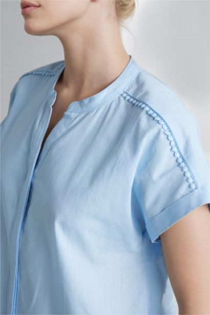 Regular Fıt Bisiklet Yaka Flamlı Pamuk Kısa Kollu Gömlek