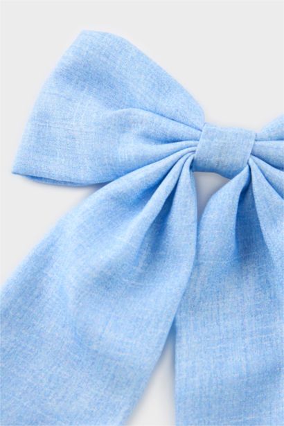 Kurdele Toka Kız Çocuk