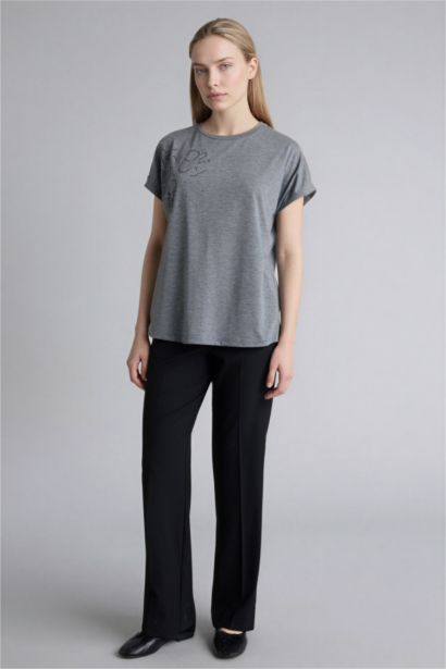 Bisiklet Yaka Taş Baskılı Kısa Kollu Tişört