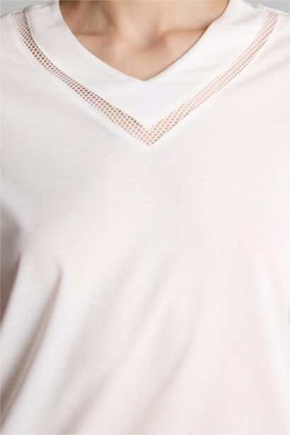 تيشيرت نص كم قصة عادية وياقة V