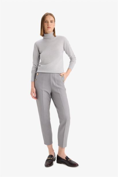 بلوفر قصة عادية بياقة عالية