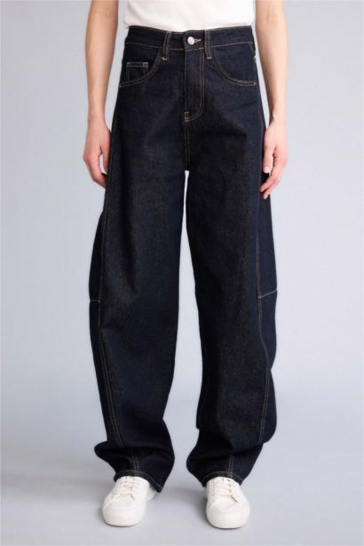 بنطلون جينز باجي فيت وخصر عالي