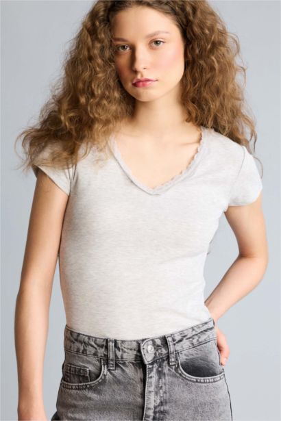 Fıtted Dantel Yaka Ribana Tişört