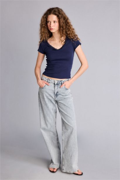 Fıtted Dantel Yaka Ribana Kısa Kollu Tişört