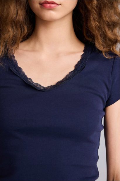 Fıtted Dantel Yaka Ribana Kısa Kollu Tişört