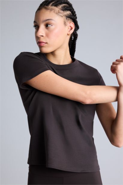 Standart Fıt Bisiklet Yaka Sporcu Pamuklu Kısa Kollu Tişört