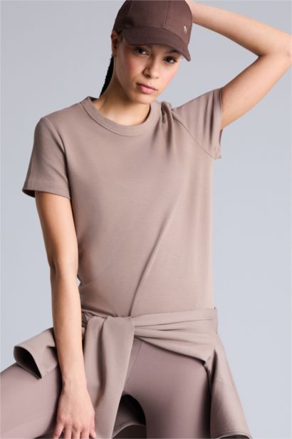 Standart Fıt Bisiklet Yaka Sporcu Pamuklu Kısa Kollu Tişört