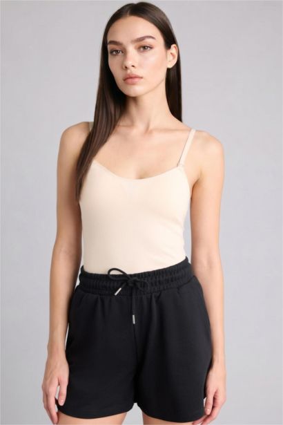 فانيلة قصة عادية