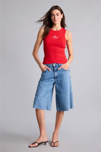 Майка кашкорсе Slim Fit в рубчик с воротником-халтер и принтом-слоганом