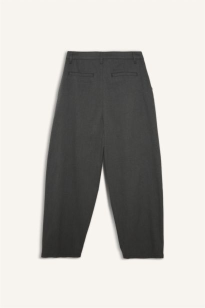 بنطلون برجل عادية