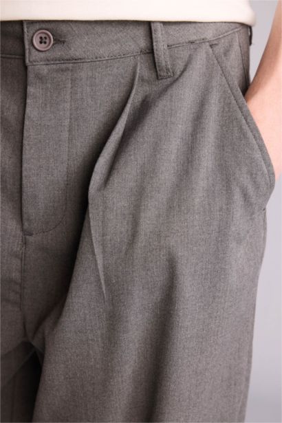 بنطلون برجل عادية