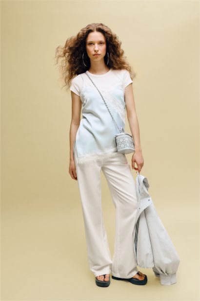 Regular Fıt V Yaka Saten Kolsuz Bluz