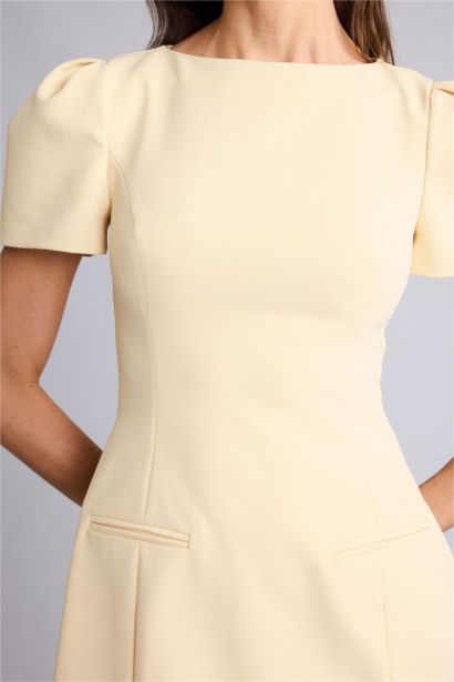 Kayık Yaka Kolsuz Mini Elbise