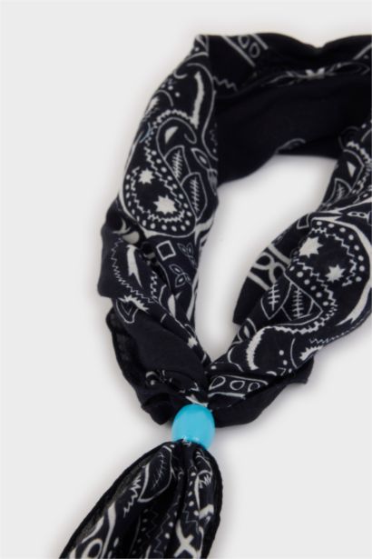 Woman Paisley Patterned Foulard