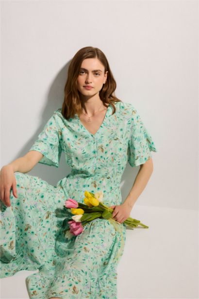 A Kesim V Yaka Baskılı Kısa Kollu Elbise