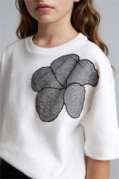 Çiçek Aplikeli Tişört Kız Çocuk