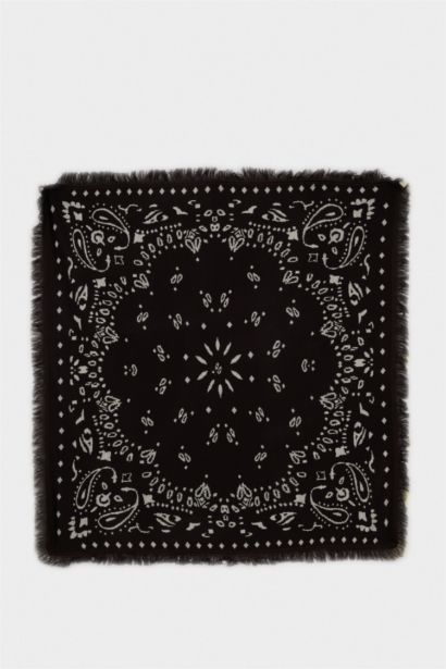 Woman Paisley Patterned Scarf