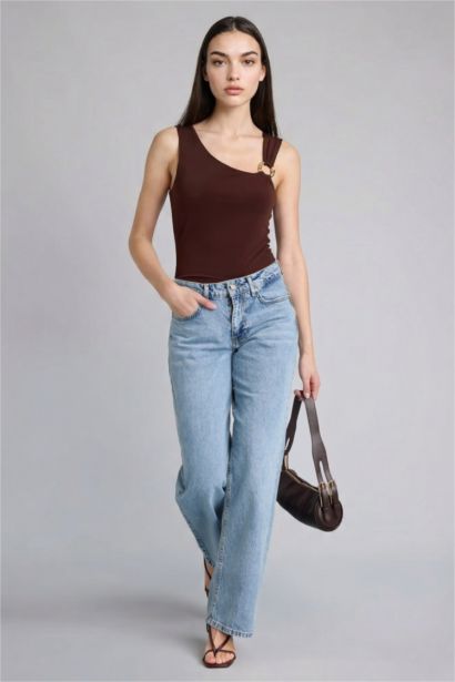 تانك توب سليم فيت بياقة عريضة