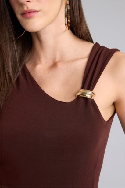 تانك توب سليم فيت بياقة عريضة