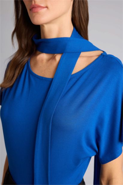 Slim Fit Boat Neck Shawl Detail T-Shirt