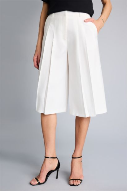 Regular Waist Straight Leg Tencel Shorts