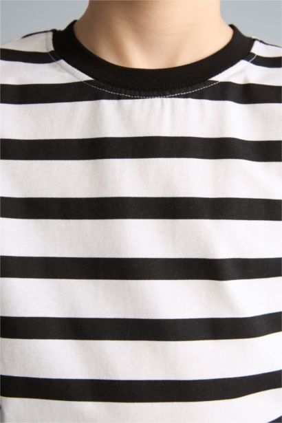 تيشيرت ولادي نص ردن قصة عادية برقبة مستديرة